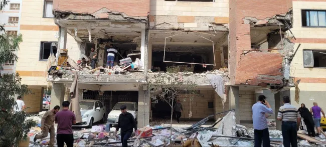  منابع خبری از انفجار در یک واحد مسکونی در مجتمع پردیسان قم خبر داده‌اند.