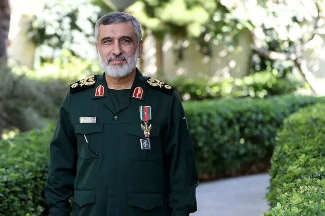 فرزند سردار حاجی‌زاده: وقتی [پدر] می‌خواستند صحبت کنند، می‌گفتند تلفن‌های ثابت، کنترل، ریموت و ..‌ را جمع کنید و به یکی از اتاق‌ها ببرید