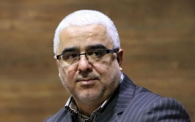 چه کسی به شما اجازه داده با اظهارنظر درباره بمب اتم و تعیین جایزه برای سر ترامپ برای کشور هزینه‌ ایجاد کنید؟/ افرادی می‌گویند جنگ؛ که بعضا یک شب برای انقلاب بیداری نکشیده‌اند