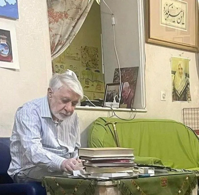 تصویری جدید از میرحسین موسوی که دخترش، نرگس موسوی، منتشر کرد.