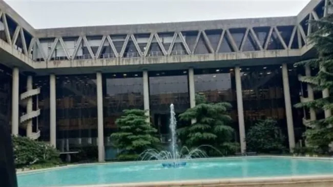 در جریان پخش زنده اخبار، صدا و سیمای جمهوری اسلامی هدف حمله سایبری قرار گرفت و پیامی روی آنتن رفت که مردم را به اعتراض خیابانی فرا می‌خواند.