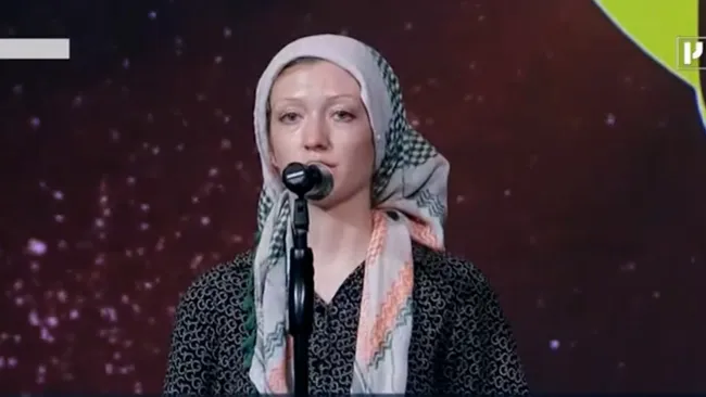  شعار مرگ بر آمریکا و مرگ بر اسرائیل توسط خبرنگار آمریکایی به زبان فارسی