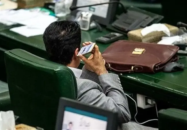 دسترسی نمایندگان به تلفن همراه در صحن و کمیسیون ممنوع شد