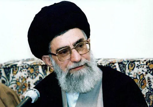  هفت مرداد ۱۳۸۲ اعضای کمیسیون تحقیق مجلس خبرگان رهبری، بطور کاملا خصوصی به دیدار آیت‌الله خامنه‌ای میروند...