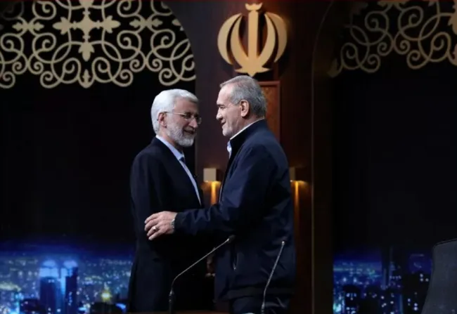  خاطرتان هست در یادداشتی در ایام انتخابات نوشتم که: «دکترسعید و دکترمسعود هر دو از سربازان و کارگزاران نظام اسلامی تحت رهبری ولایت مطلقه امر و امامت امت هستند».