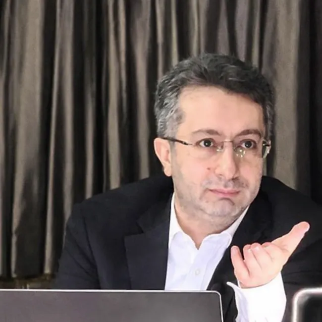  نقدی بر بخش سیاست خارجی مصاحبه مصطفی تاجزاده با لوپوئن - مصطفی دانشگر 