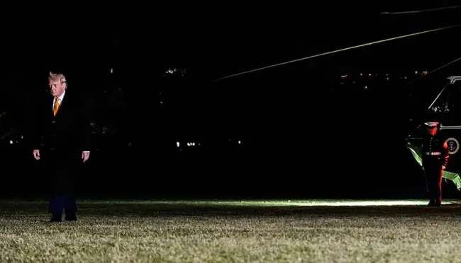 وقتی کمتر از سه ماه قبل، ماریا کورینا ماچادو، جایزه صلح نوبل خود را به دونالد ترامپ تقدیم و رئیس جمهور آمریکا را شایسته دریافت این جایزه معرفی کرد، احتمالا باور داشت که با چنین کاری می‌تواند خود را به آلترناتیو اصلی حکومت ونزوئلا از دید کاخ سفید تبدیل کند.