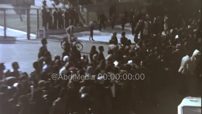 لطفا تا انتها ببینید - تصاویر واقعی و با کیفیت بالا از ۴۷ سال پیش در چنین روزی ورود رهبر انقلاب اسلامی سال ۱۳۵۷ به ایران از فرانسه و استقبال مردم