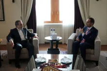 دیدار و گفتگوی سید عباس عراقچی وزیر امور خارجه با شیخ محمد بن عبدالرحمن آل ثانی نخست وزیر و وزیر خارجه قطر در مسکو