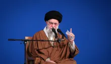 رهبر جمهوری اسلامی، هم‌اکنون در خطبه‌های نماز عید فطر: رژیم صهیونیستی، این گروه تبهکار، باید از فلسطین ریشه‌کن بشود؛ و به حول و قوه الهی ریشه‌کن هم خواهد شد.