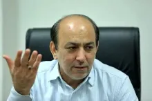  حسین شریعتمداری از پشت صحنه مناسبات قدرت تا حدی خبر دارد؛ او احساس کرده است اوضاع به سمت توافق و آرامش می‌رود 