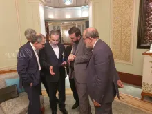 پایان روز اول مذاکرات جمهوری اسلامی ایران و ایالات متحده آمریکا تمام شد