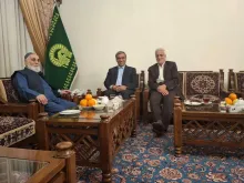 استاندار خراسان رضوی به دیدار علی اکبر ناطق نوری رفت.
