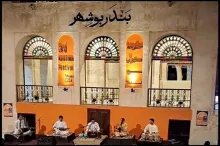  پخش موسیقی و شادی مردم در خیابان‌های بوشهر قبل از شروع رسمی فستیوال کوچه