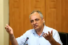  انتقاد زیدآبادی از بیژن عبدالکریمی/ به زودی به دفاع از سرکوب و دیکتاتوری می‌رسید