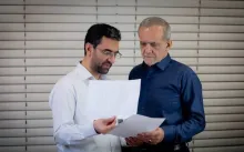  آذری جهرمی ضامن_دوم دکتر مسعود پزشکیان: می‌فرمایید خفه شویم و از دولت گلایه نکنیم؟!/ از امروز خفه می‌شویم ببینیم چه گلی به سر مملکت می‌زنند