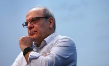  پرسش عباس عبدی در باره محکومیت مشاور عالی وزیر راه دولت سیزدهم/ چرا اینقدر دیر حکم را اجرا می کنید؟