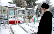  آیت‌الله خامنه‌ای در سحر ۱۱ یا ۱۲ بهمن ماه هر سال غالباً با آغاز «دهه فجر» نماز صبح را در آرامگاه آیت‌الله خمینی اقامه و سپس بر مزار دوستان قدیم خود و شهدای جنگ میرود و ادای احترام میکند.