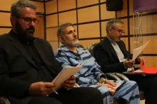 دو سوال کاملاً حقوقی من در مورد پرونده آقای محمد ساعدی نیا که سعی کردم کاملا محترمانه و دو سوال کاملاً حقوقی من در مورد پرونده آقای محمد ساعدی نیا که سعی کردم کاملا محترمانه و سربسته بنویسم یادتان هست؟بنویسم یادتان هست؟